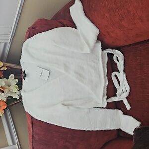 🆕 Fuzzy wrap long sleeve top by Forever 21. Size Large.